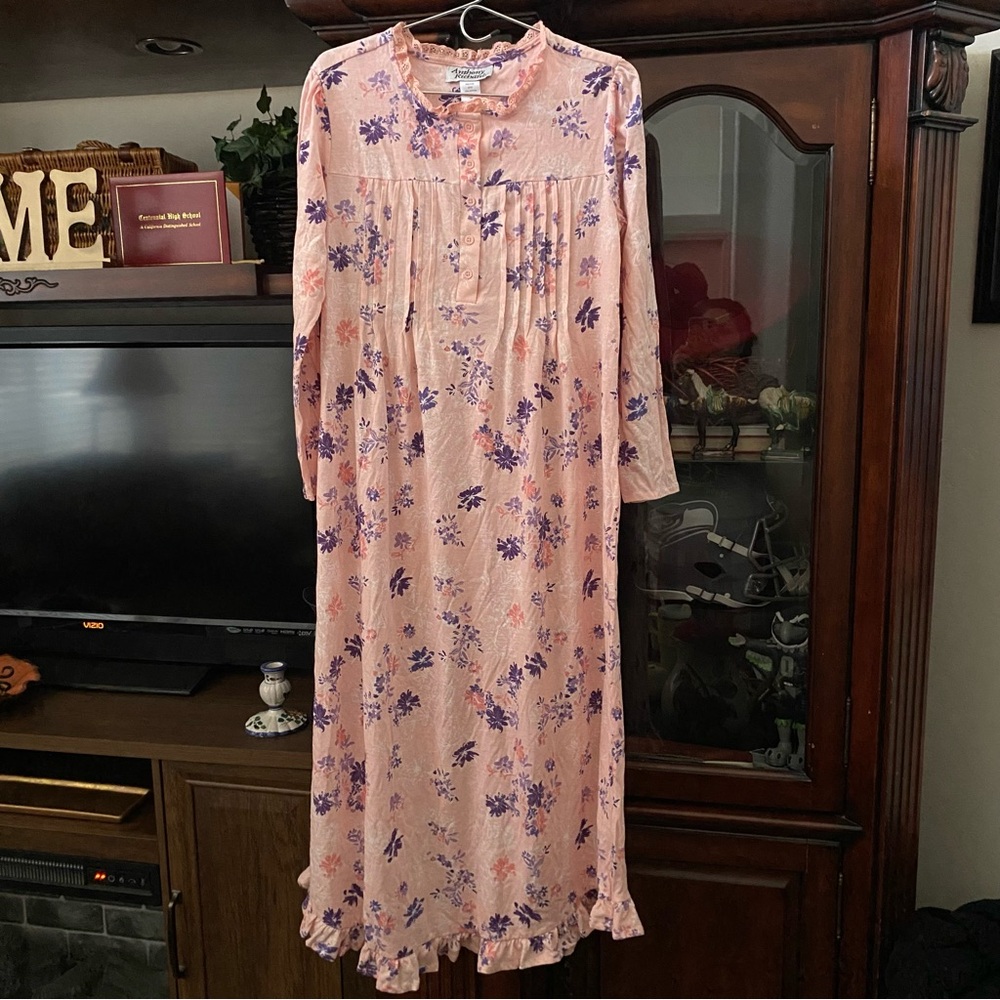 Anthony Richard’s Vintage Floral Muumuu Nightgown Woman’s S Pink Purple NWOT